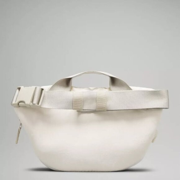 Lululemon Curved Crossbody Bag with Top Handle 3L in White Opal, BNWT - Picture 3 of 8